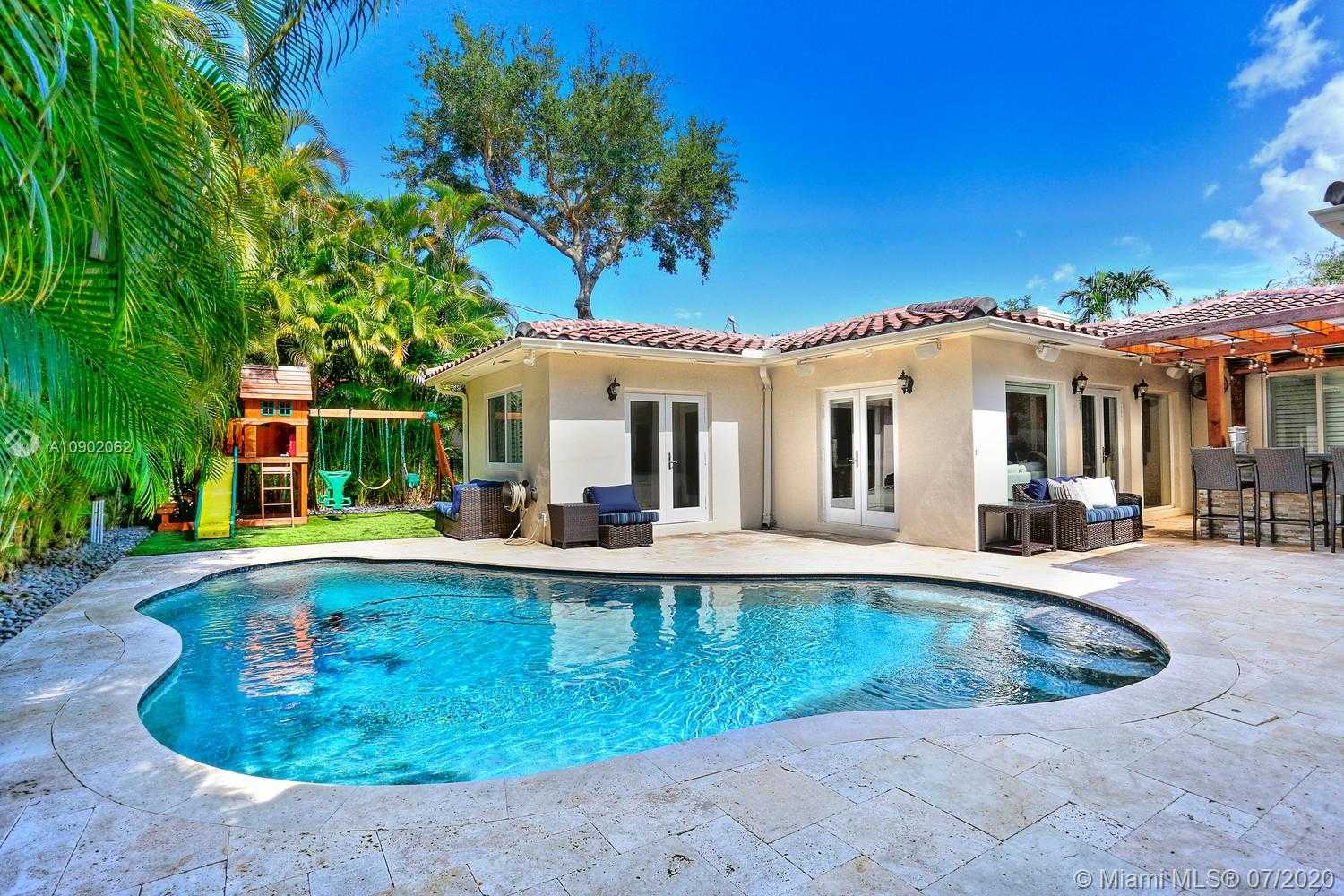 Small Image of 1236 PLACETAS AVE, Coral Gables Number 22