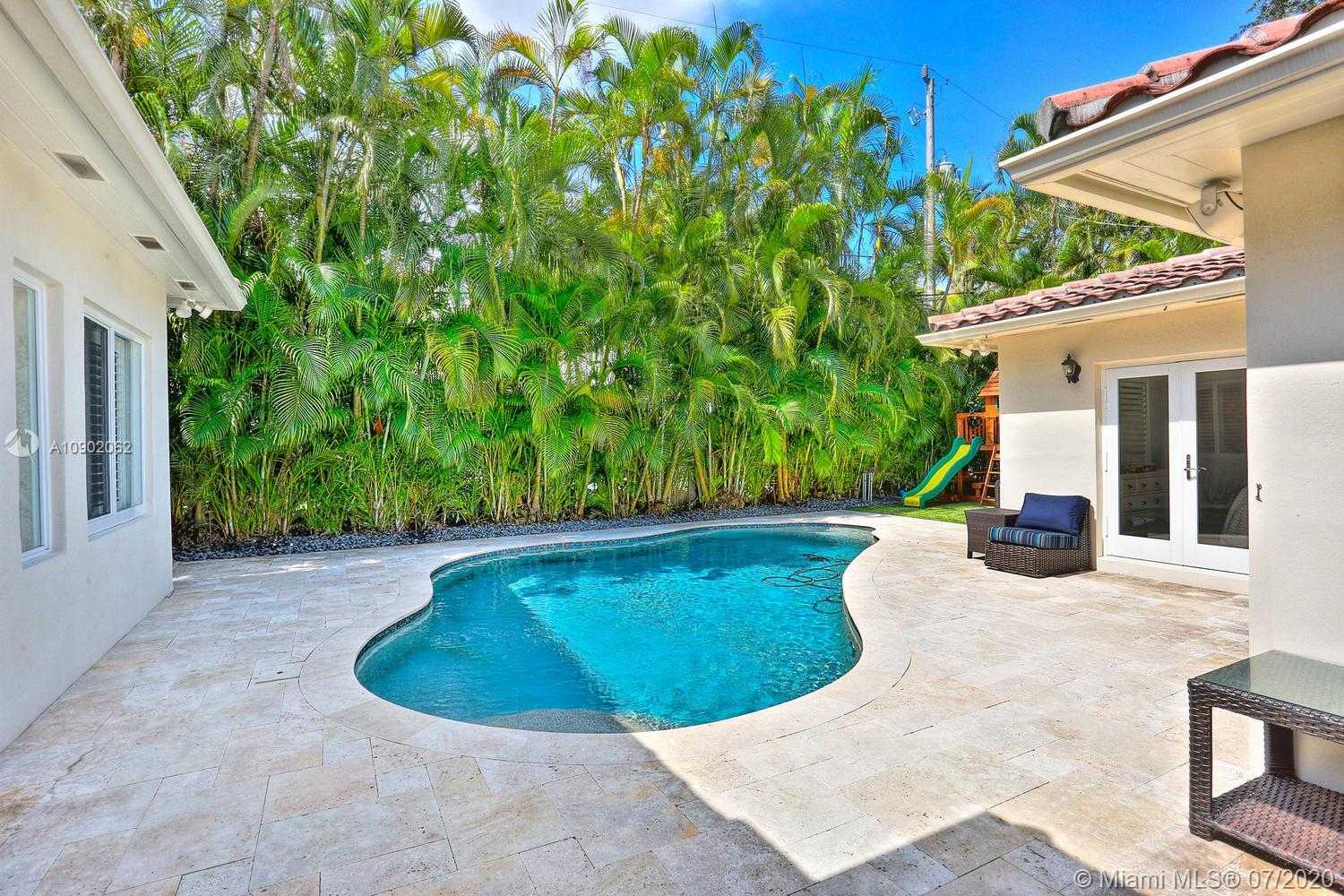 Small Image of 1236 PLACETAS AVE, Coral Gables Number 24