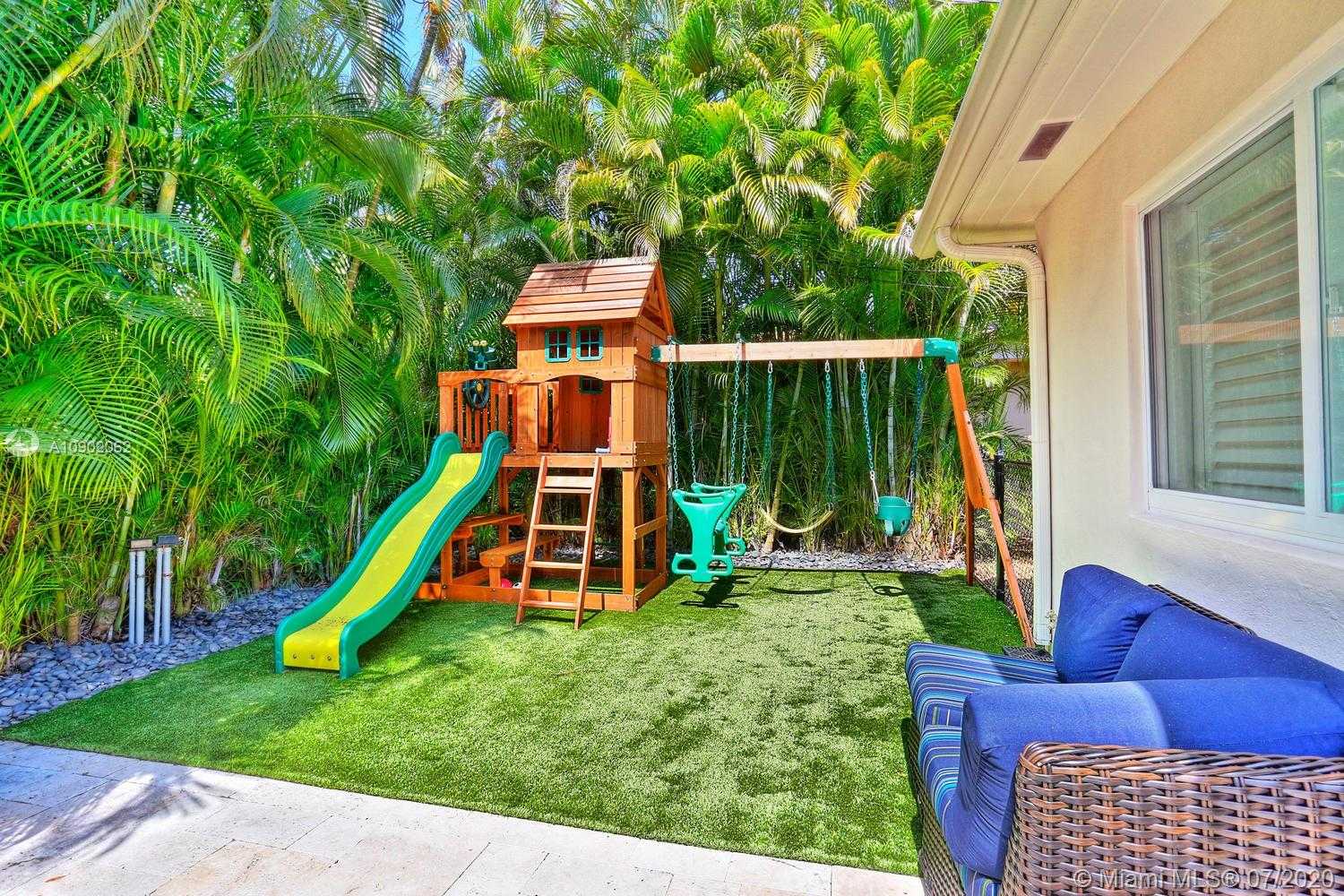 Small Image of 1236 PLACETAS AVE, Coral Gables Number 25