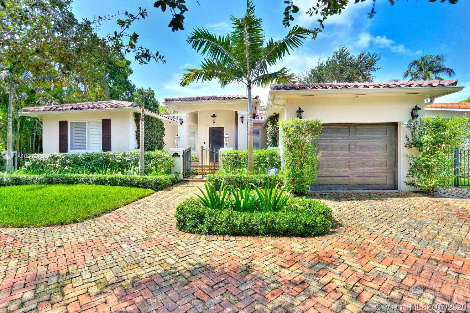 Small Image of 1236 PLACETAS AVE, Coral Gables Number 27