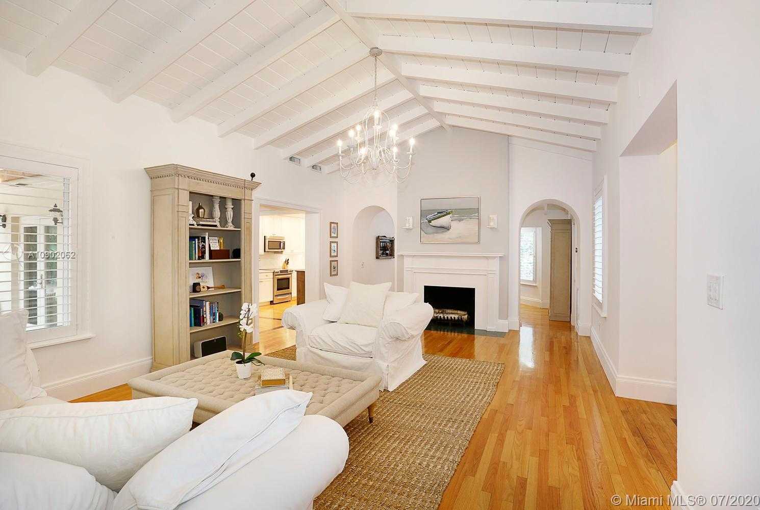 Small Image of 1236 PLACETAS AVE, Coral Gables Number 5