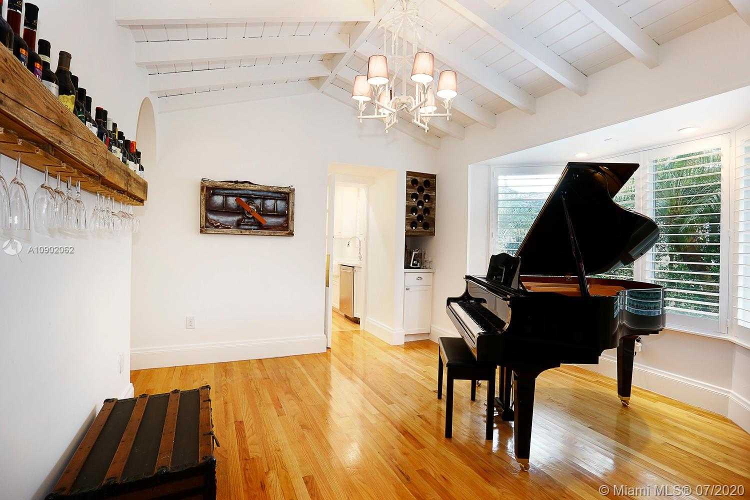 Small Image of 1236 PLACETAS AVE, Coral Gables Number 6