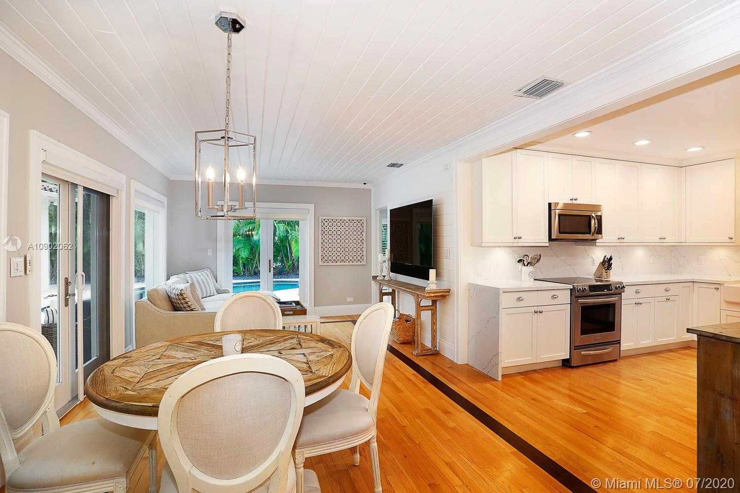 Small Image of 1236 PLACETAS AVE, Coral Gables Number 7