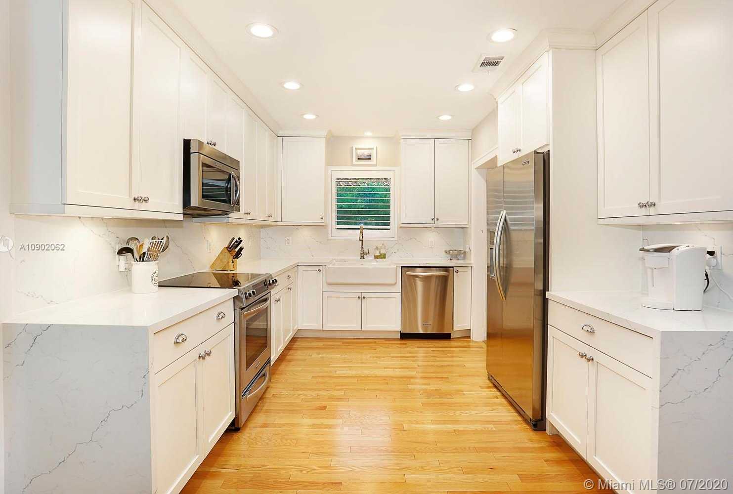Small Image of 1236 PLACETAS AVE, Coral Gables Number 8
