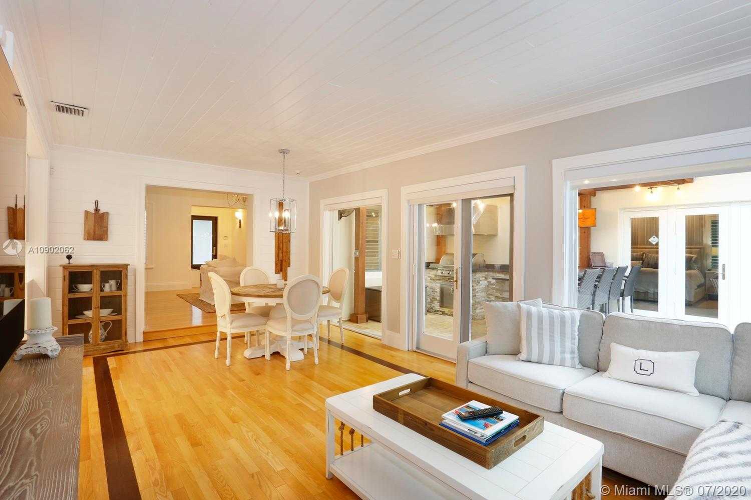 Small Image of 1236 PLACETAS AVE, Coral Gables Number 9
