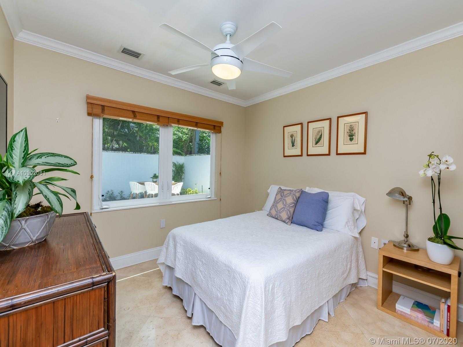 Small Image of 605 WARREN LN, Key Biscayne Number 13