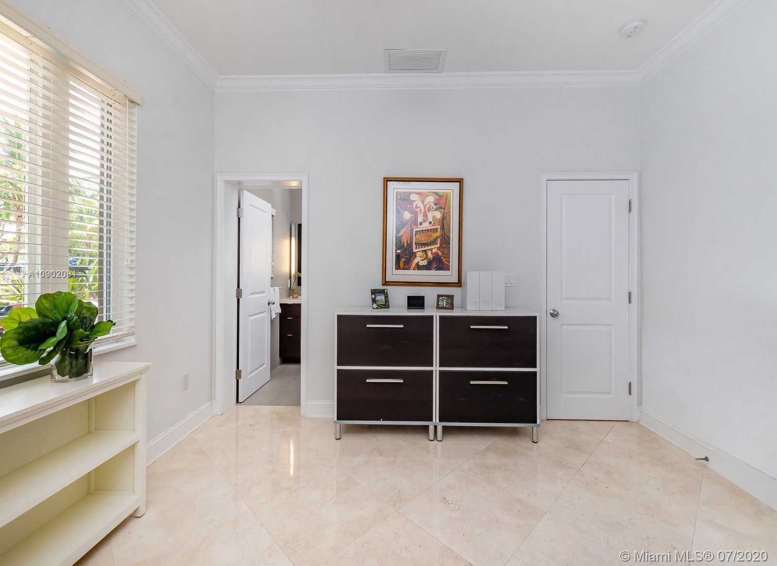 Small Image of 605 WARREN LN, Key Biscayne Number 16