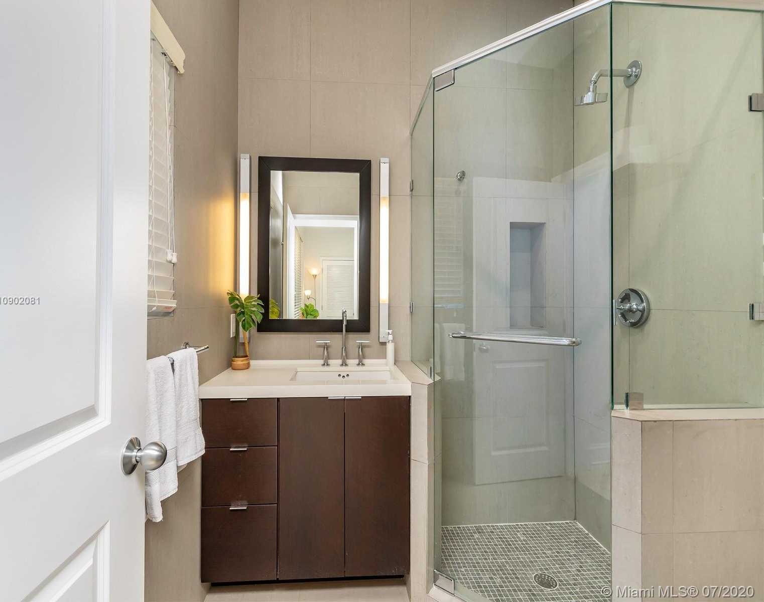 Small Image of 605 WARREN LN, Key Biscayne Number 17
