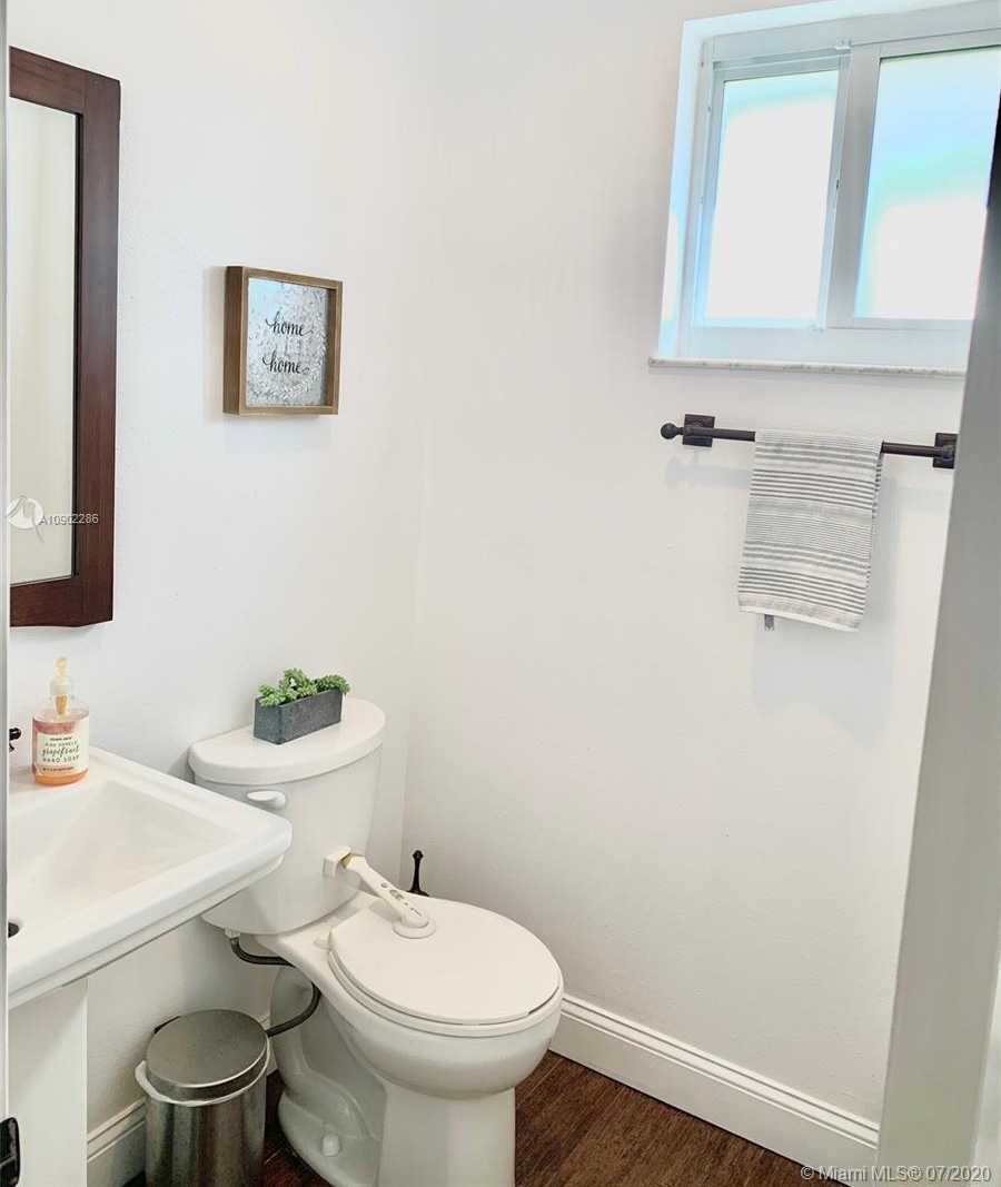 Small Image of 11441 SOUTH WEST 28TH ST, Miami Number 23