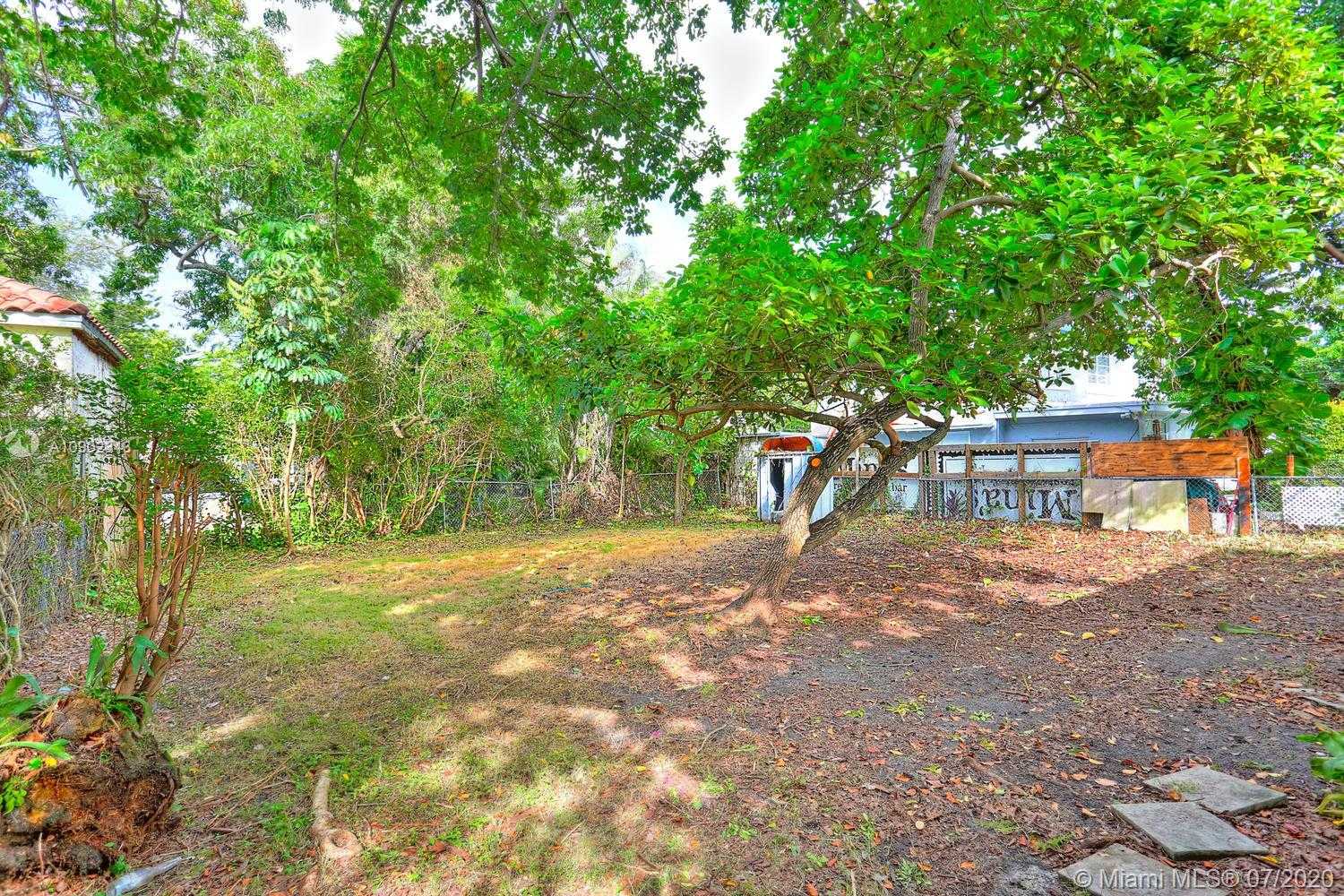 Small Image of 234 SOUTH WEST 22ND RD, Miami Number 8