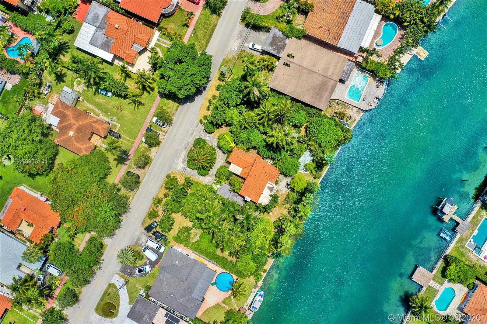 Small Image of 1415 MARSEILLE DR, Miami Beach Number 24