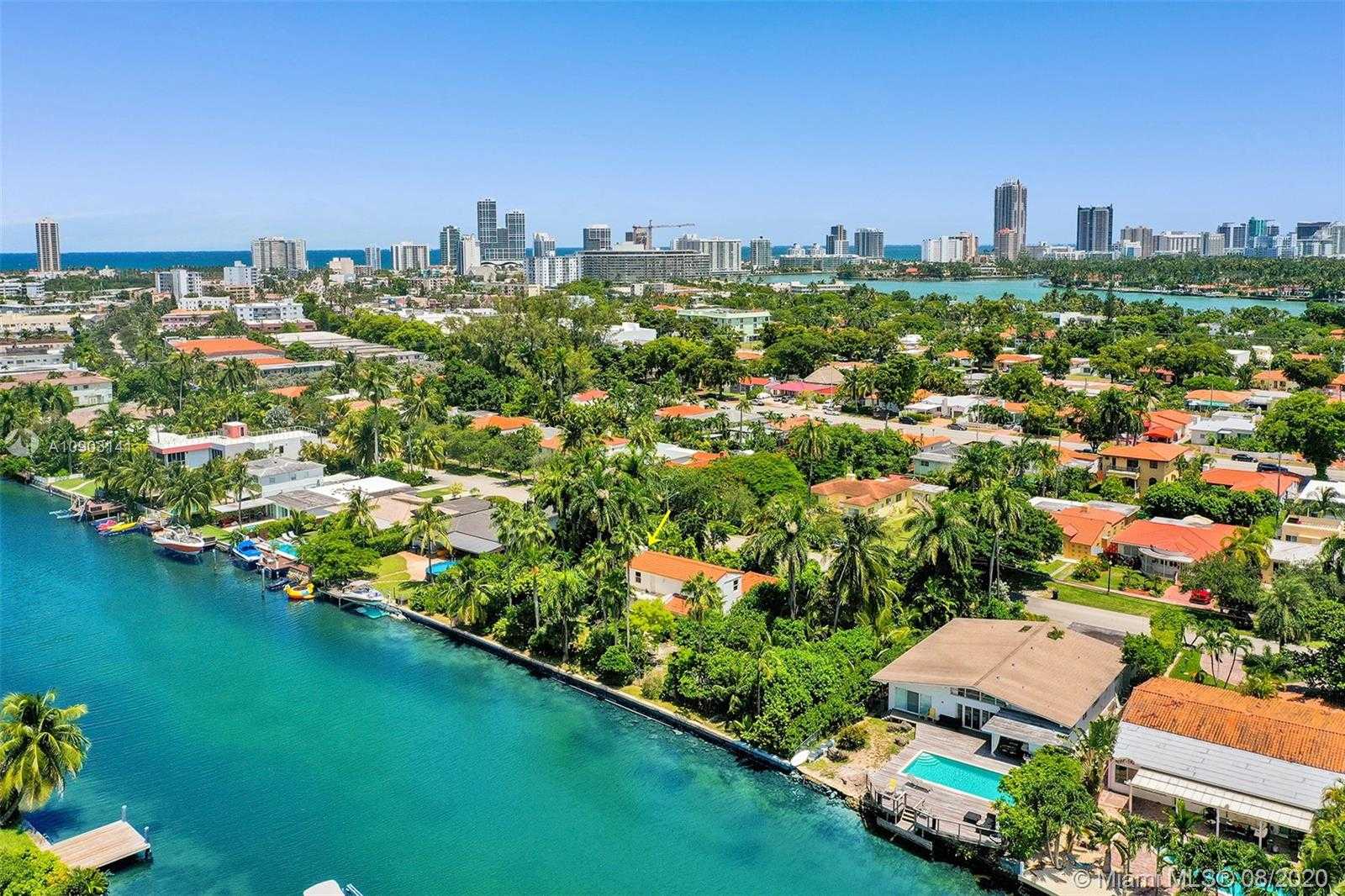 Small Image of 1415 MARSEILLE DR, Miami Beach Number 25