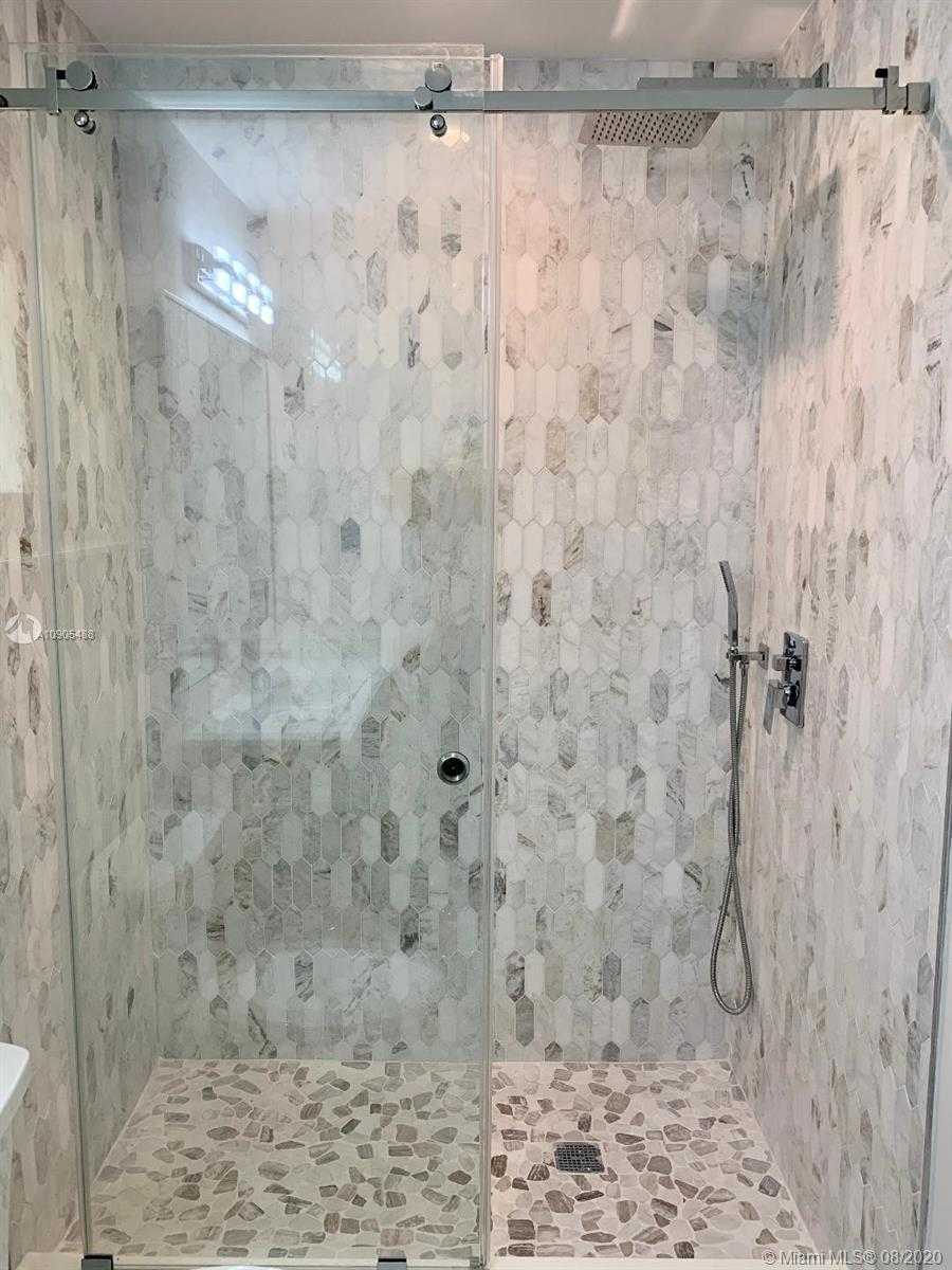 Small Image of 2749 NE 27th Ct, Fort Lauderdale, FL 33306, USA Number 12