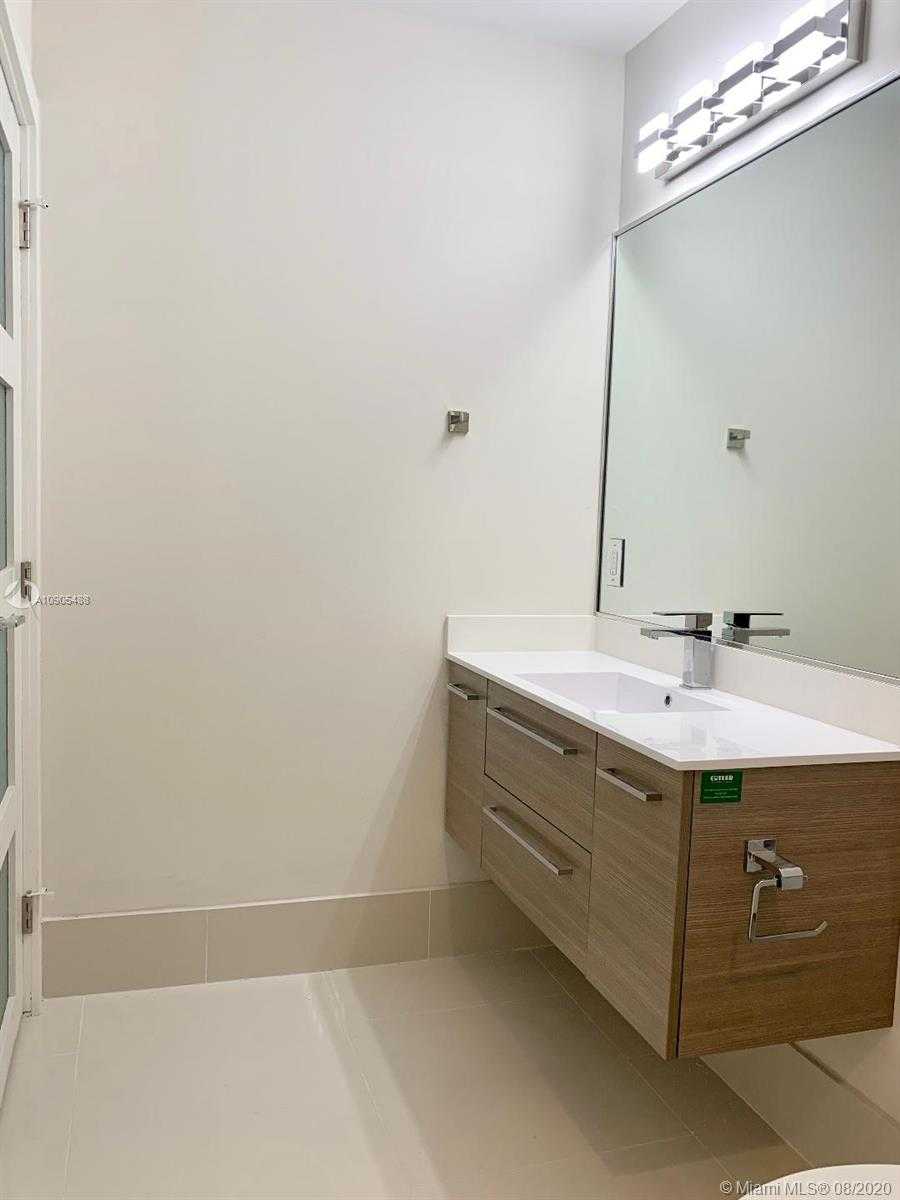 Small Image of 2749 NE 27th Ct, Fort Lauderdale, FL 33306, USA Number 13