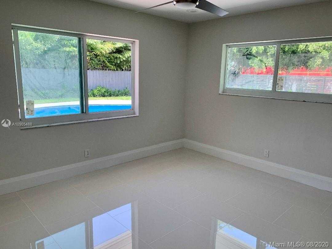 Small Image of 2749 NE 27th Ct, Fort Lauderdale, FL 33306, USA Number 14