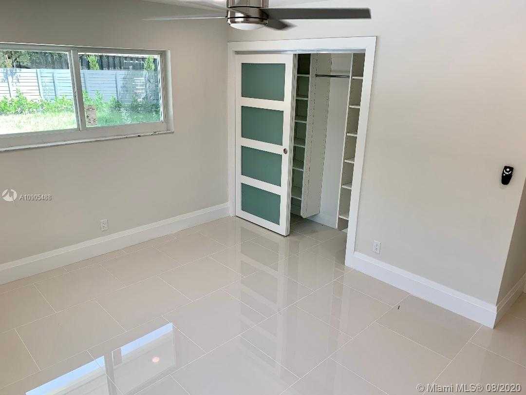 Small Image of 2749 NE 27th Ct, Fort Lauderdale, FL 33306, USA Number 15