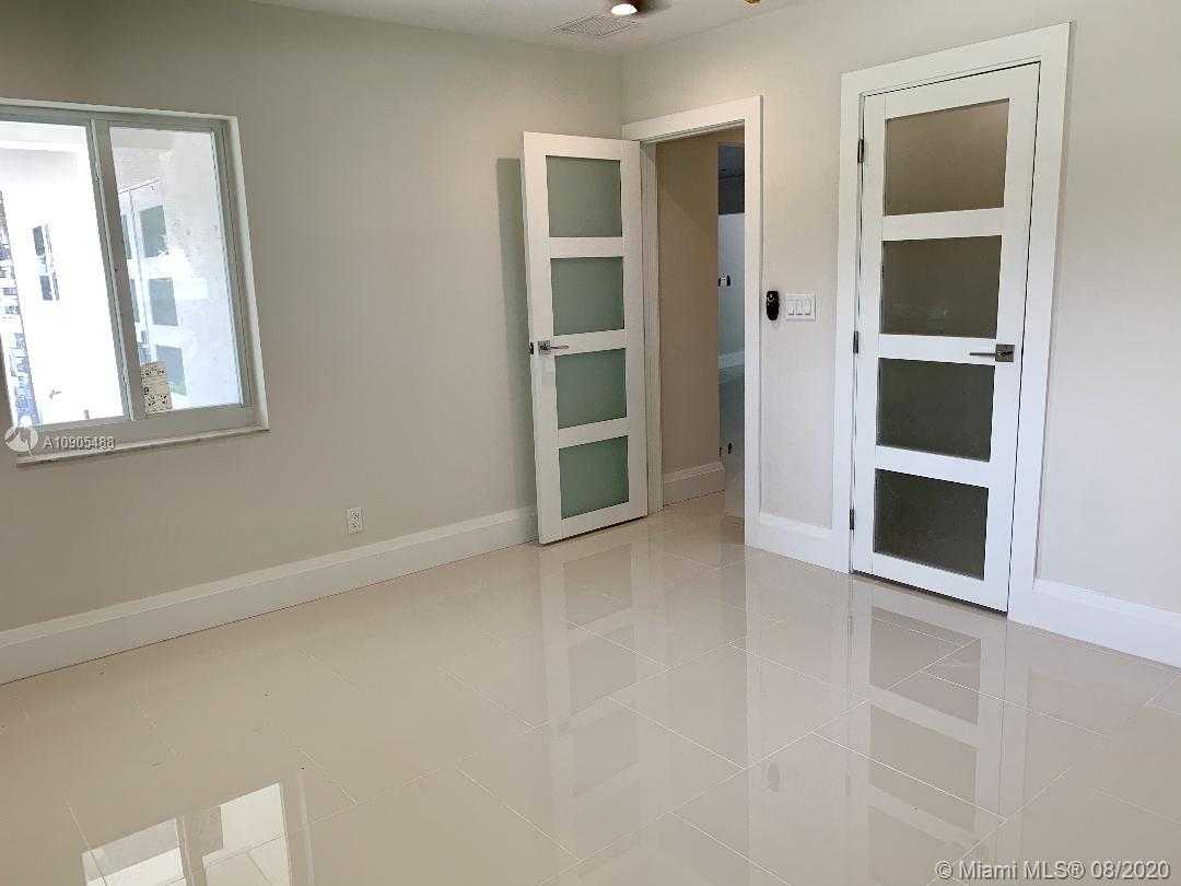 Small Image of 2749 NE 27th Ct, Fort Lauderdale, FL 33306, USA Number 16