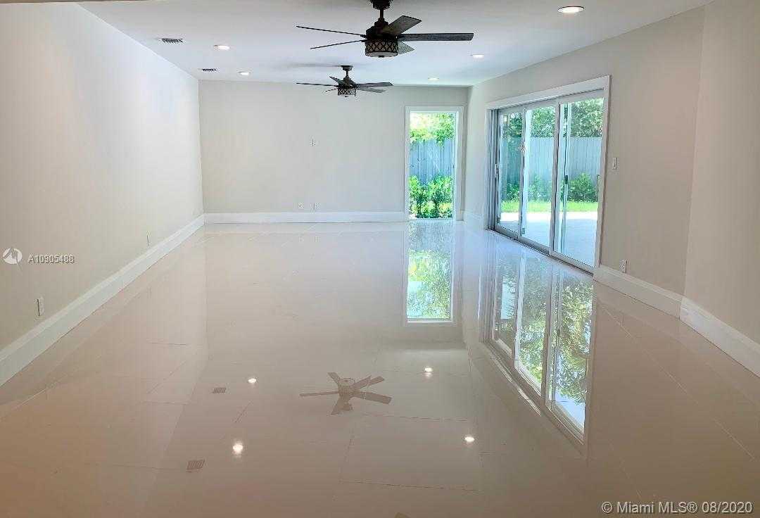 Small Image of 2749 NE 27th Ct, Fort Lauderdale, FL 33306, USA Number 4