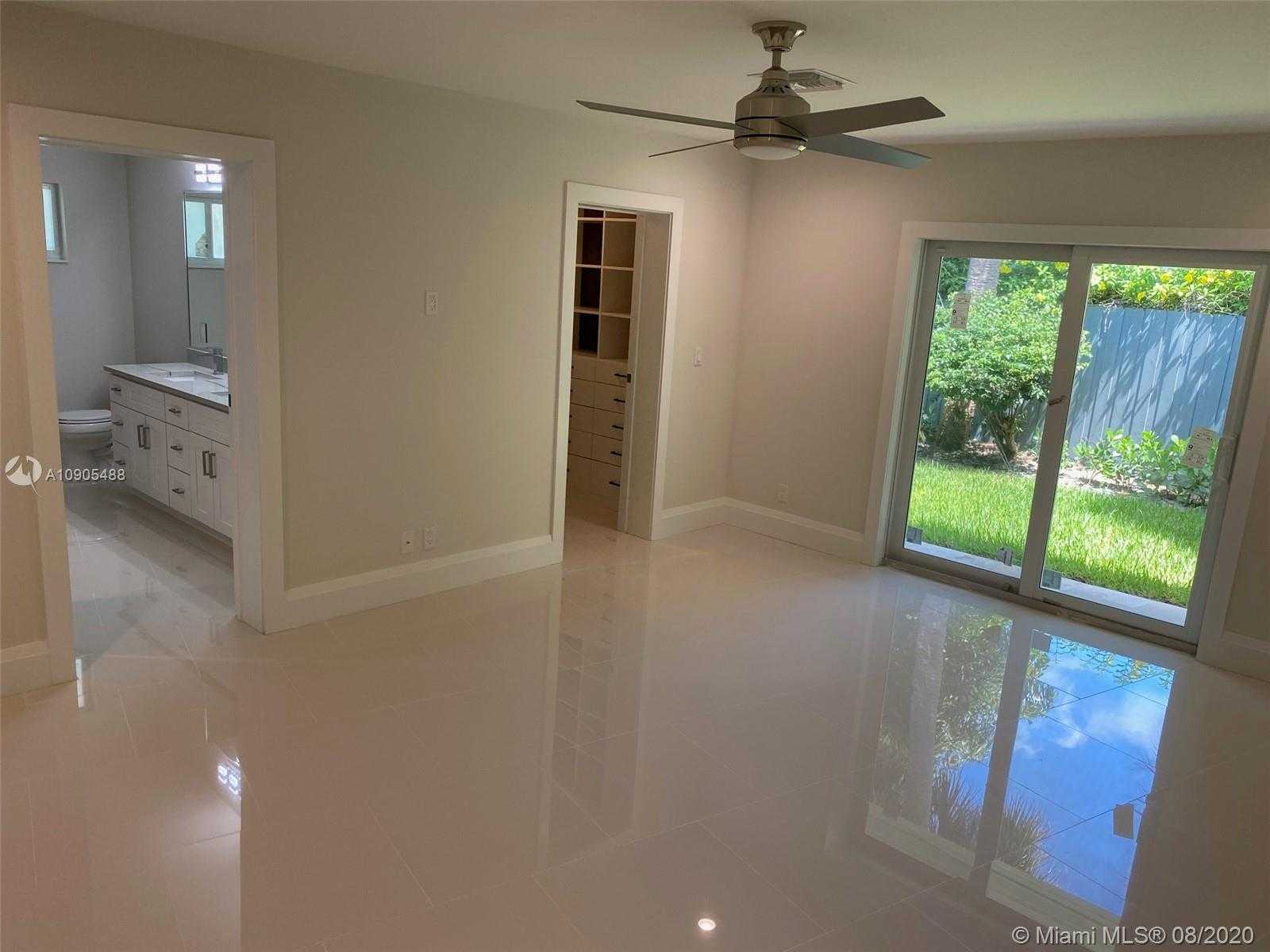 Small Image of 2749 NE 27th Ct, Fort Lauderdale, FL 33306, USA Number 6
