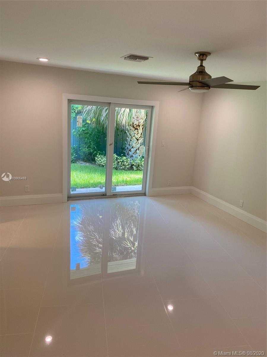 Small Image of 2749 NE 27th Ct, Fort Lauderdale, FL 33306, USA Number 7
