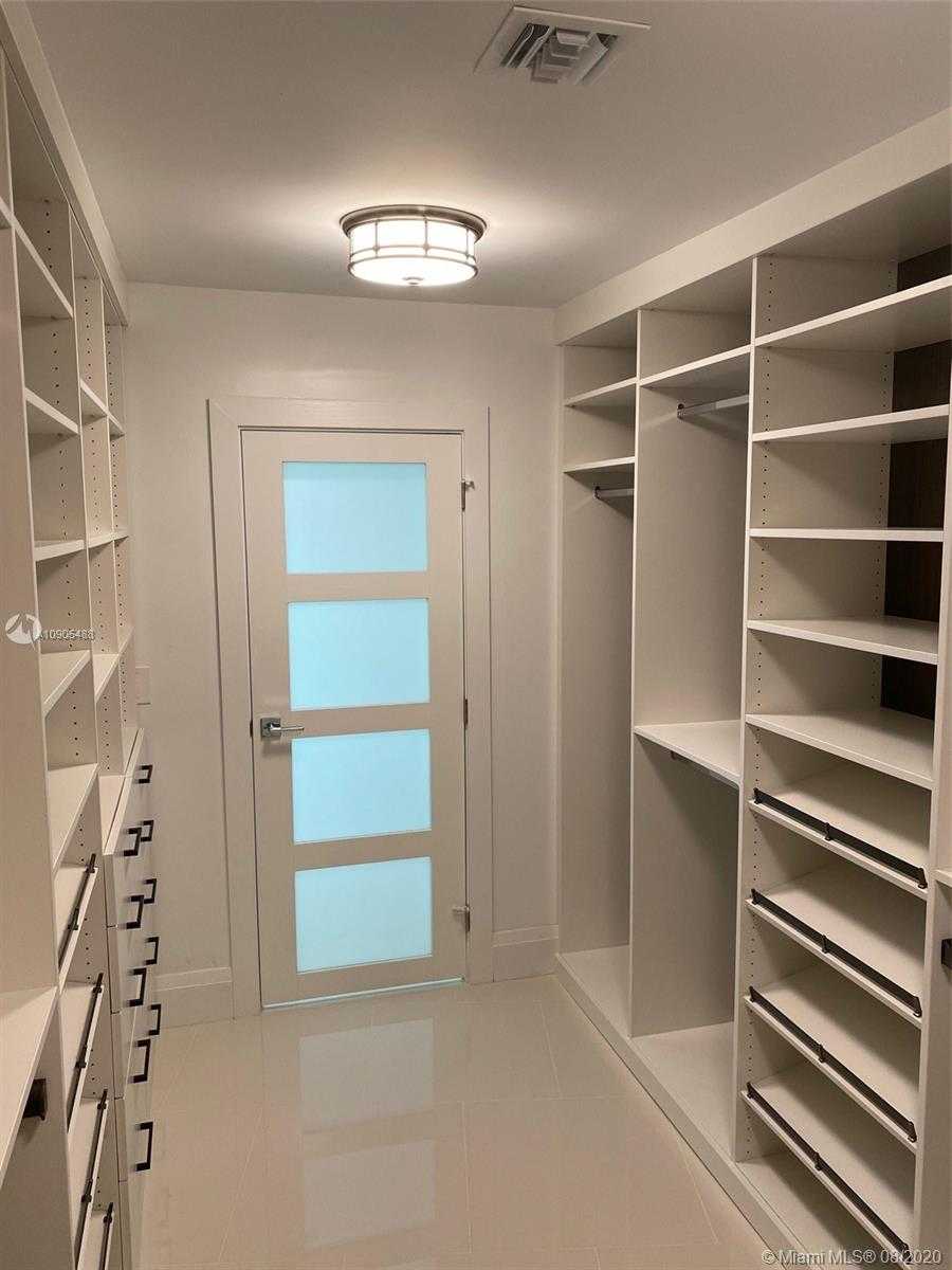 Small Image of 2749 NE 27th Ct, Fort Lauderdale, FL 33306, USA Number 8
