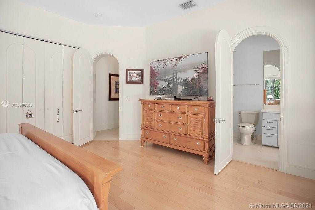 Small Image of 5955 SOUTH WEST 104TH ST, Pinecrest Number 24