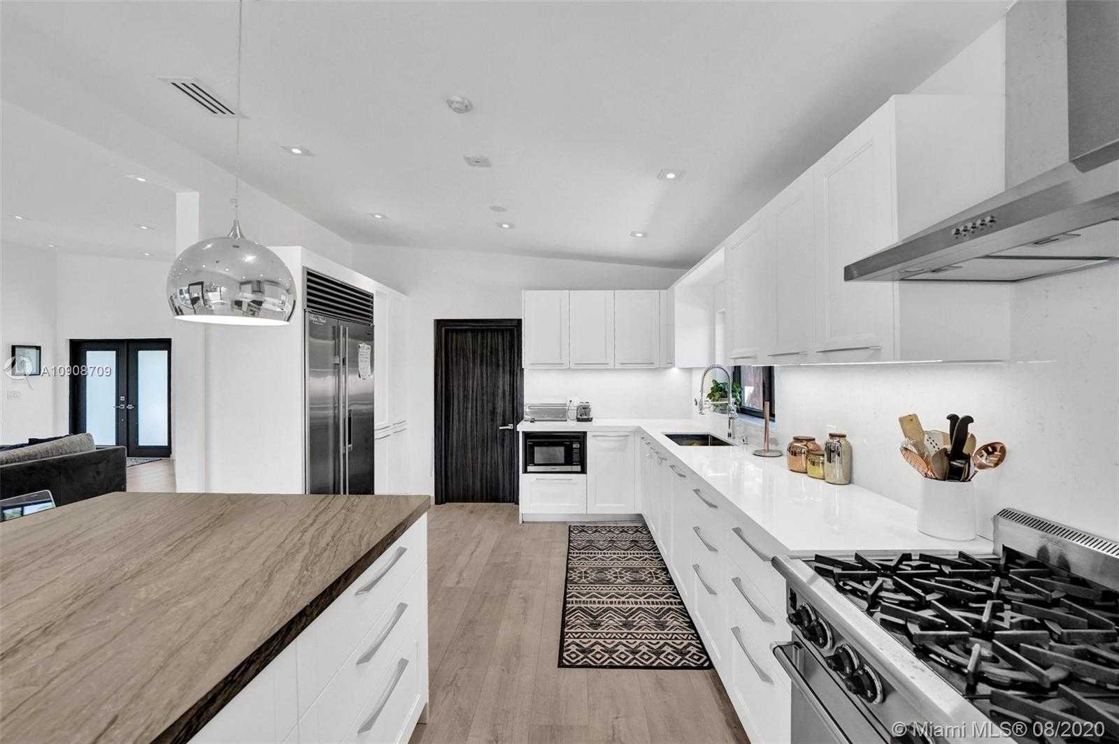 Small Image of 12907 BANYAN RD, North Miami Number 10