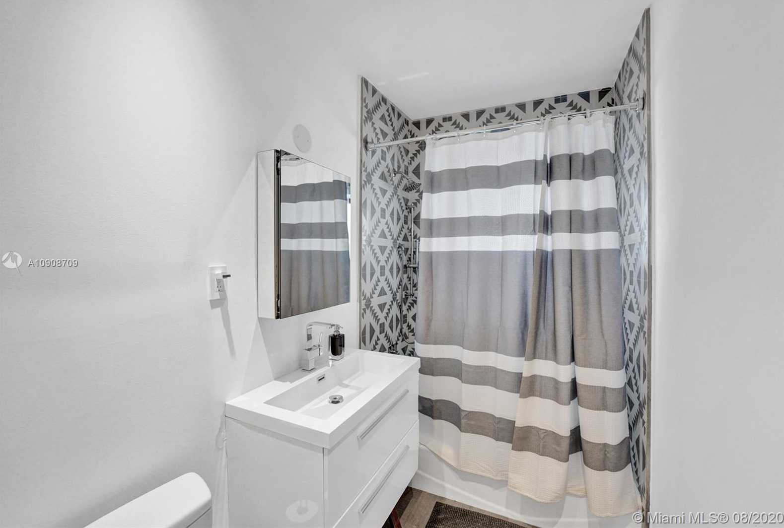 Small Image of 12907 BANYAN RD, North Miami Number 12
