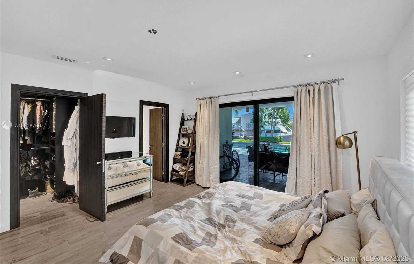 Small Image of 12907 BANYAN RD, North Miami Number 16