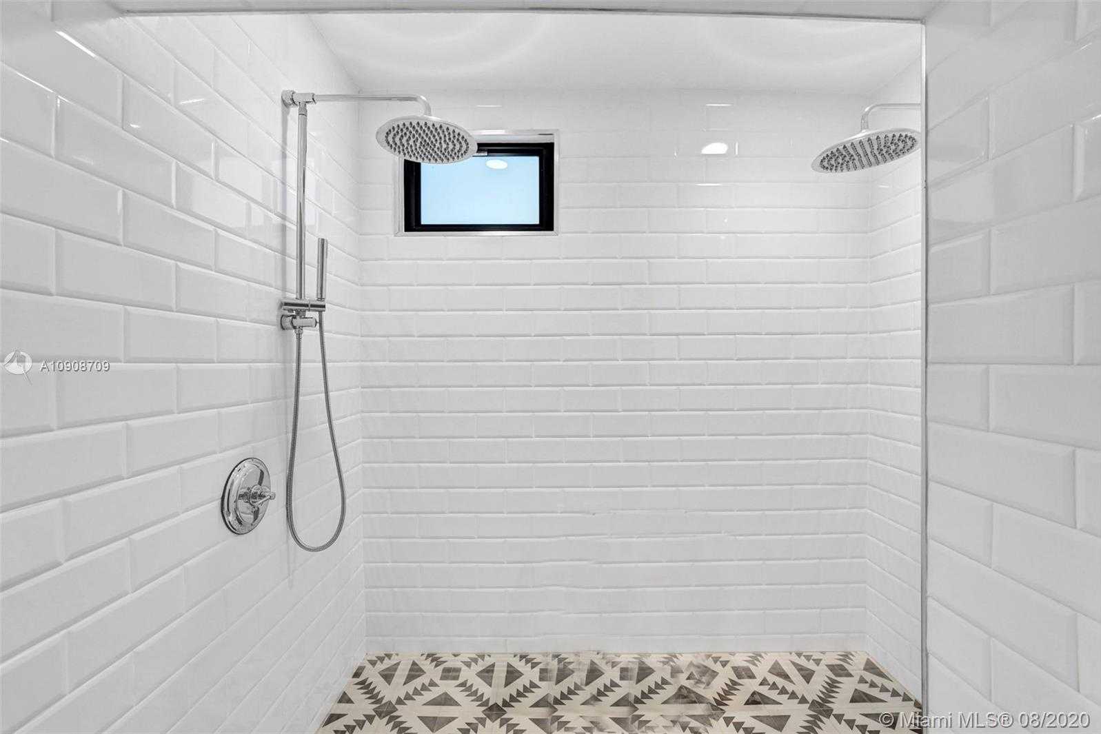 Small Image of 12907 BANYAN RD, North Miami Number 19