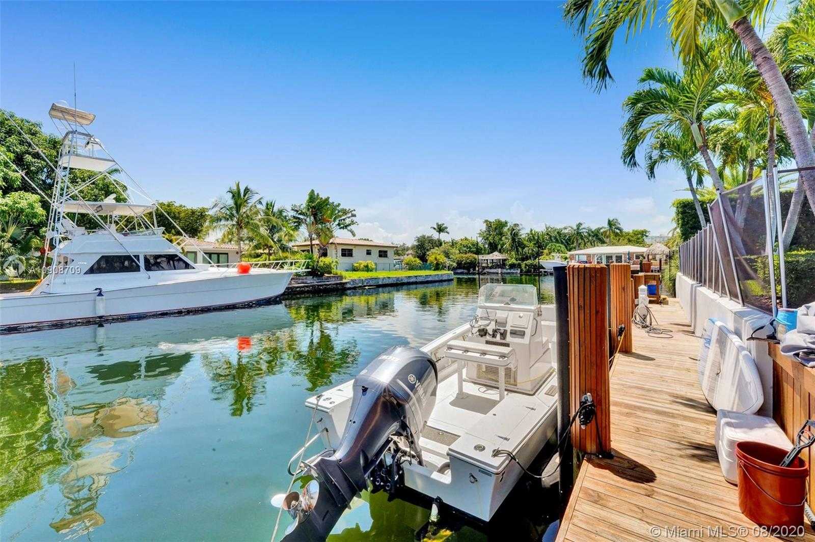 Small Image of 12907 BANYAN RD, North Miami Number 25