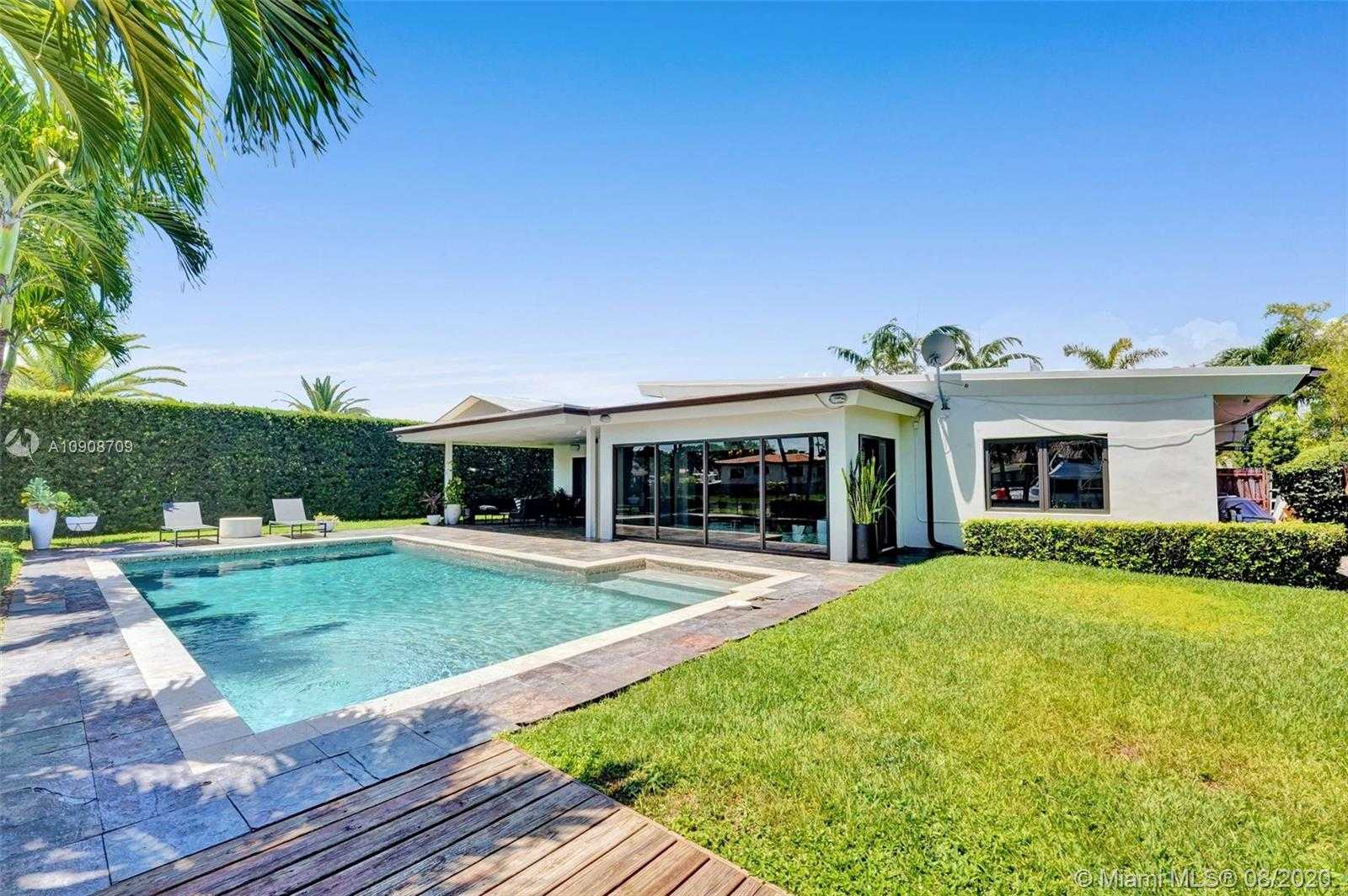 Small Image of 12907 BANYAN RD, North Miami Number 26