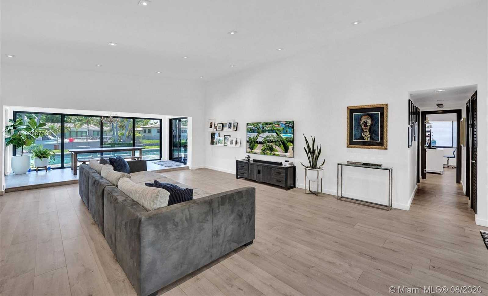 Small Image of 12907 BANYAN RD, North Miami Number 5