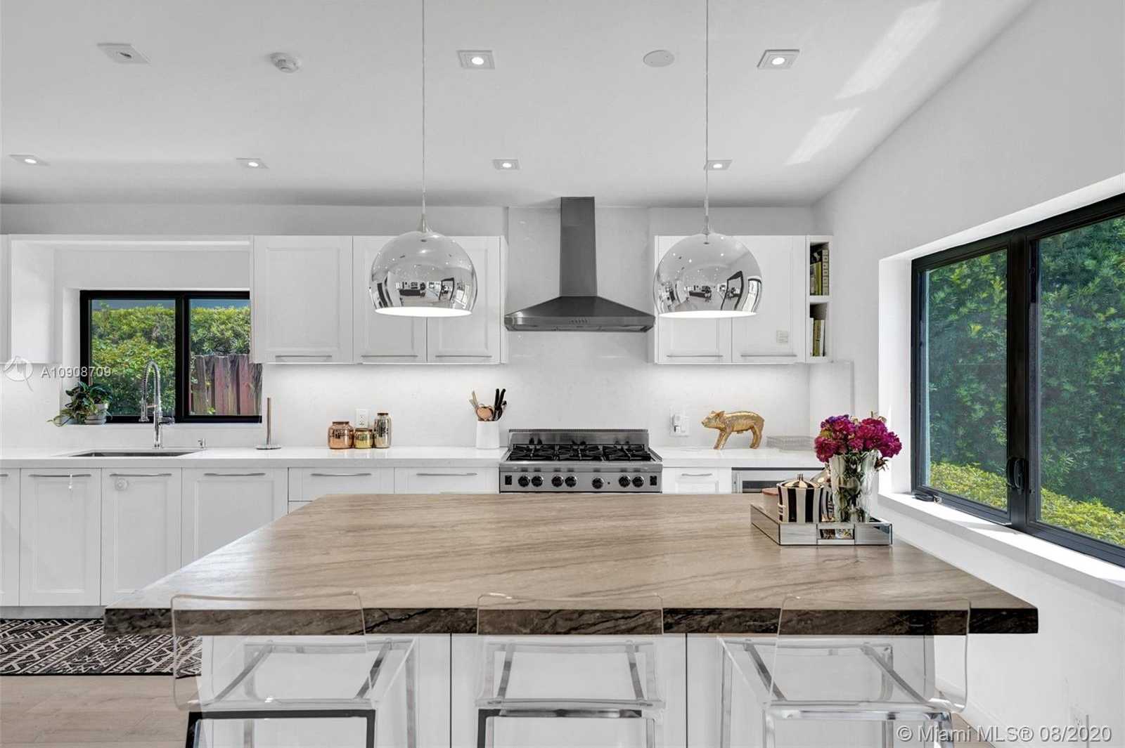 Small Image of 12907 BANYAN RD, North Miami Number 8