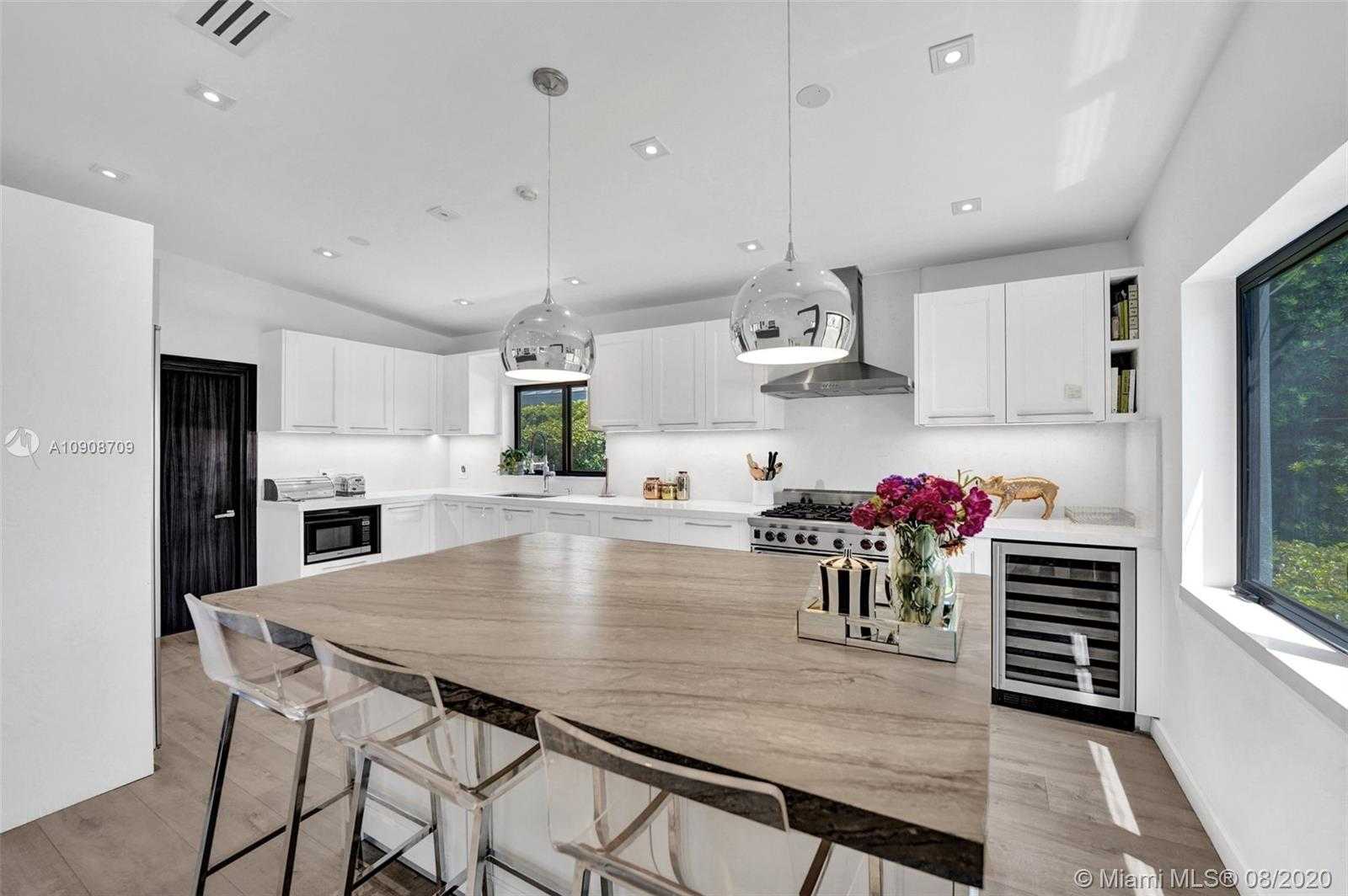 Small Image of 12907 BANYAN RD, North Miami Number 9