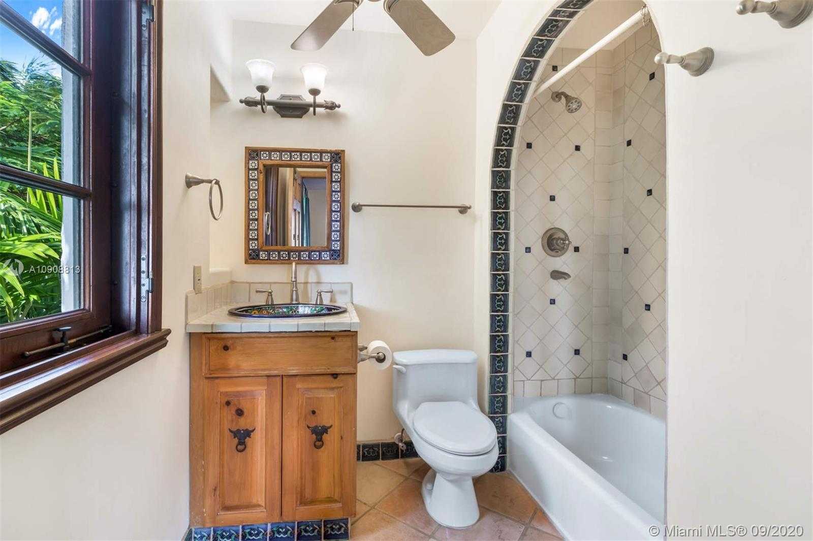 Small Image of 385 RIDGEWOOD RD, Key Biscayne Number 33