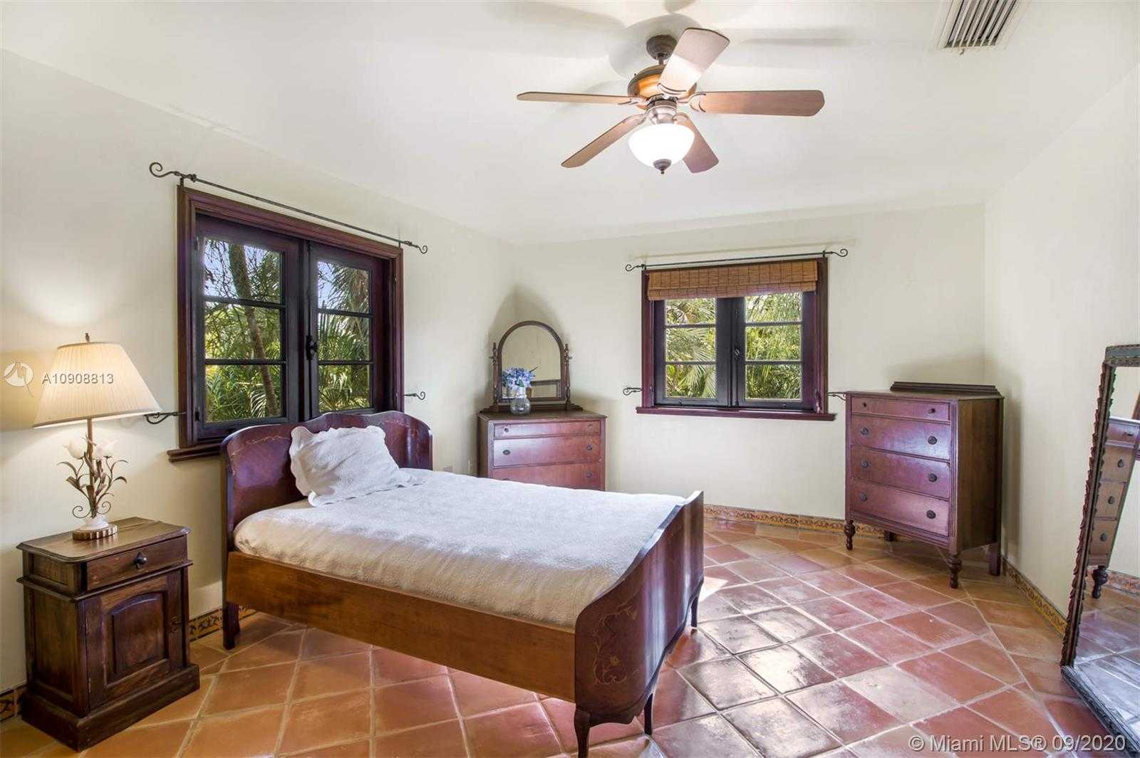 Small Image of 385 RIDGEWOOD RD, Key Biscayne Number 34