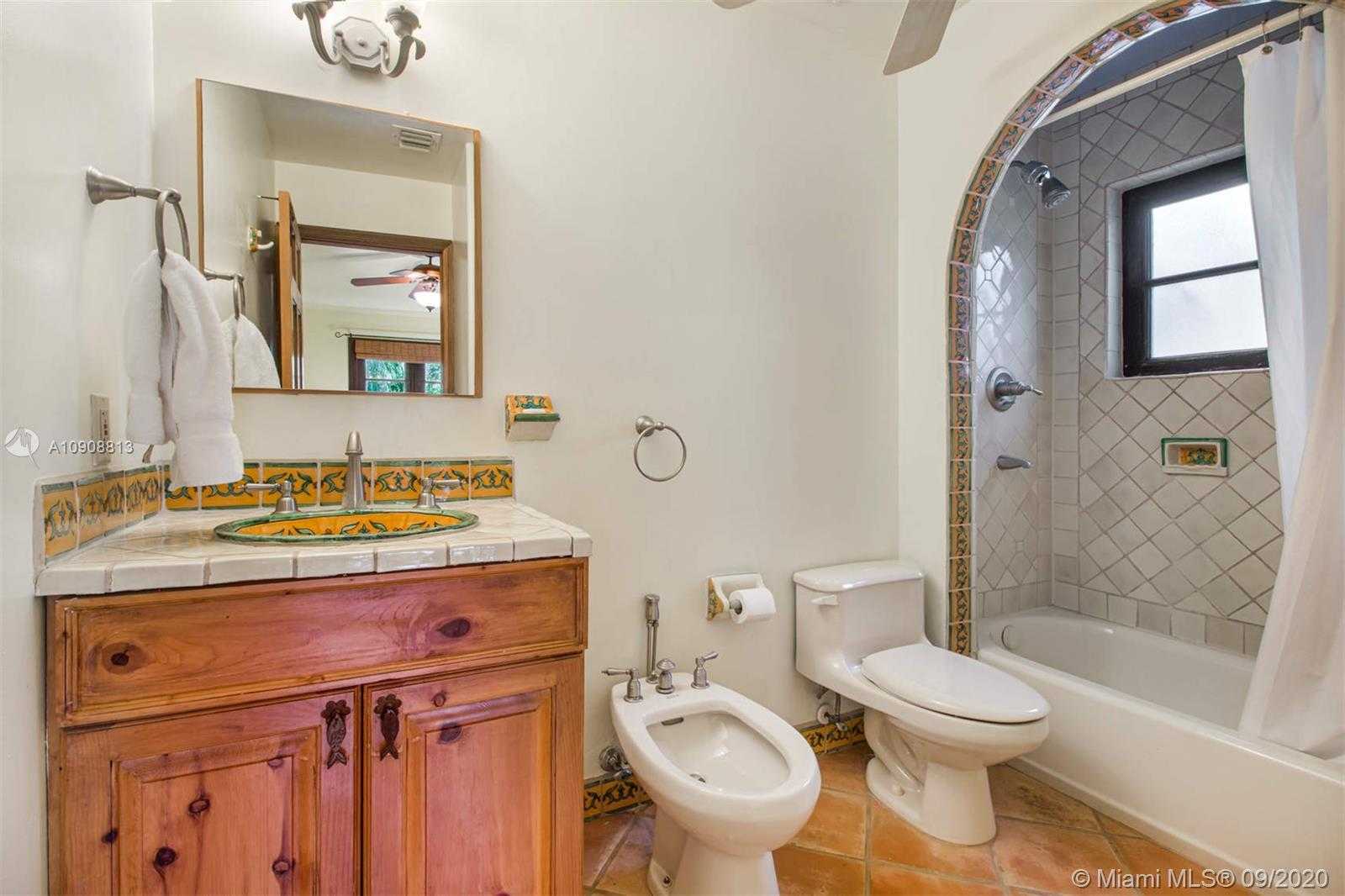 Small Image of 385 RIDGEWOOD RD, Key Biscayne Number 35