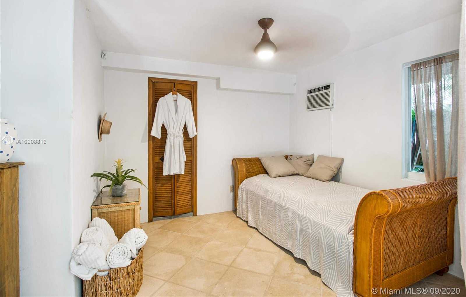 Small Image of 385 RIDGEWOOD RD, Key Biscayne Number 40