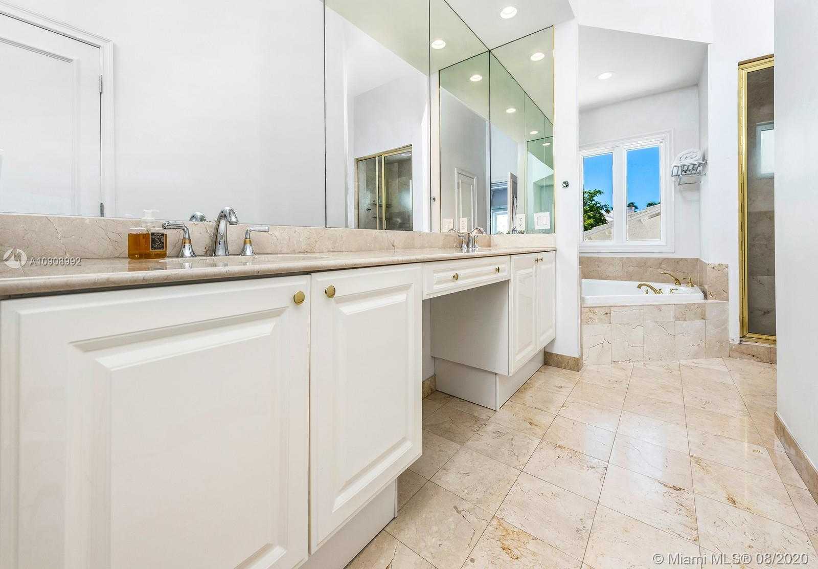 Small Image of 16 TURTLE WALK, Key Biscayne Number 25