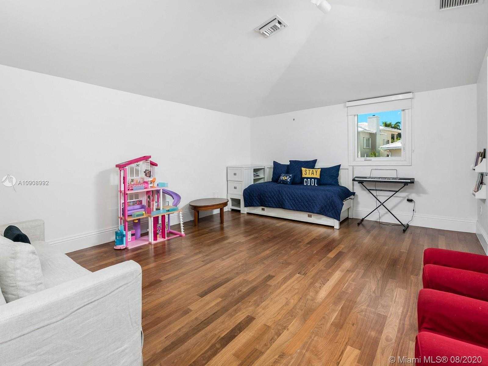 Small Image of 16 TURTLE WALK, Key Biscayne Number 36