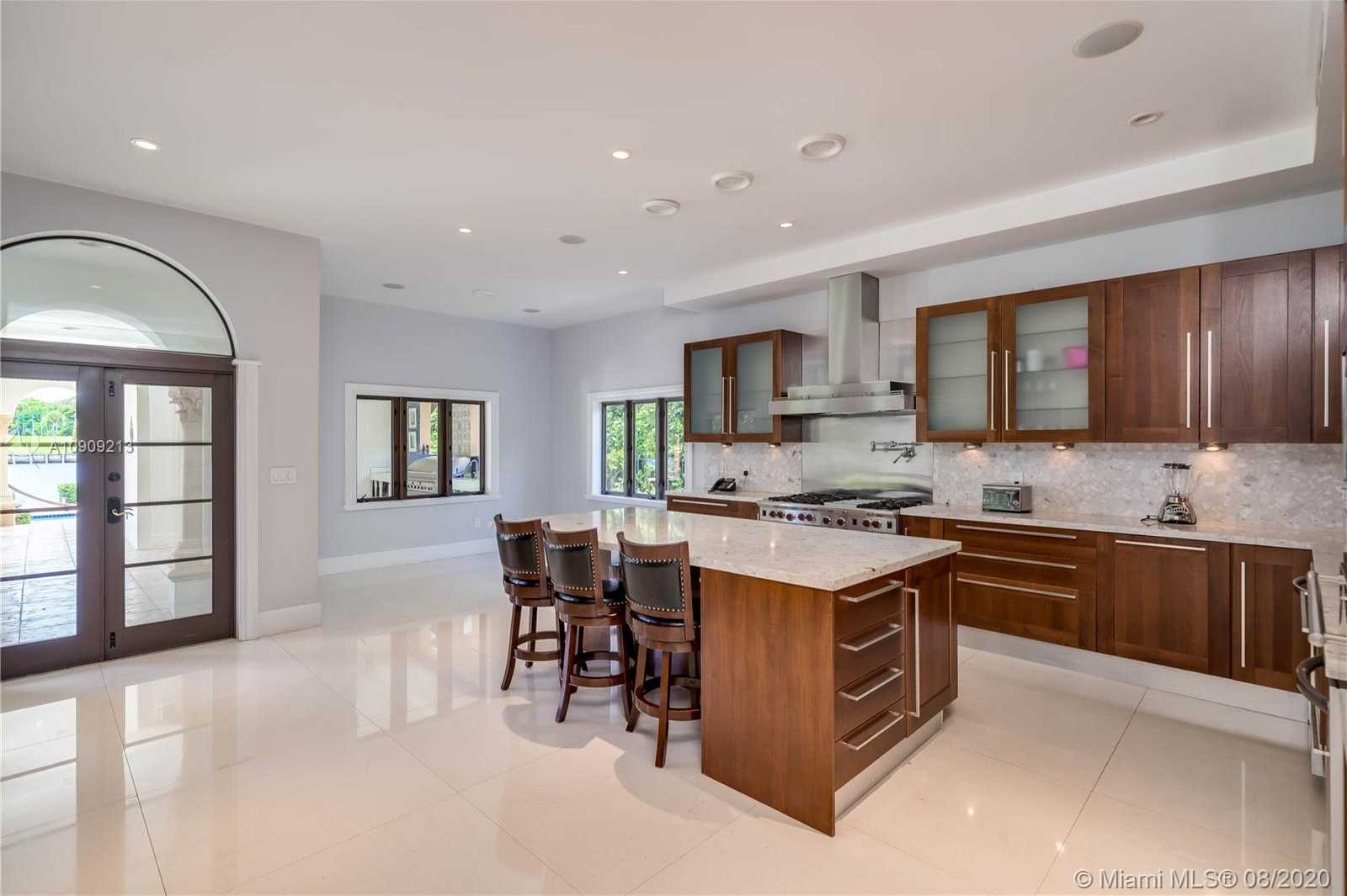 Small Image of 9440 WEST BROADVIEW DR, Bay Harbor Islands Number 33