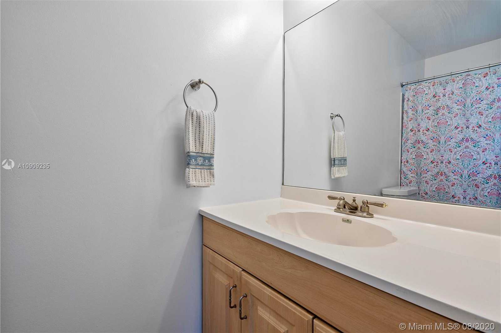 Small Image of 114 NORTH 56TH AVE, Hollywood Number 22