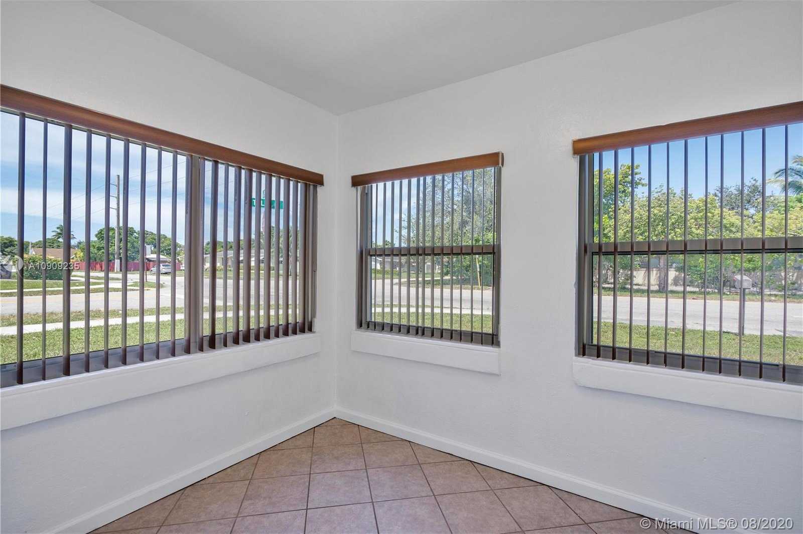 Small Image of 114 NORTH 56TH AVE, Hollywood Number 8