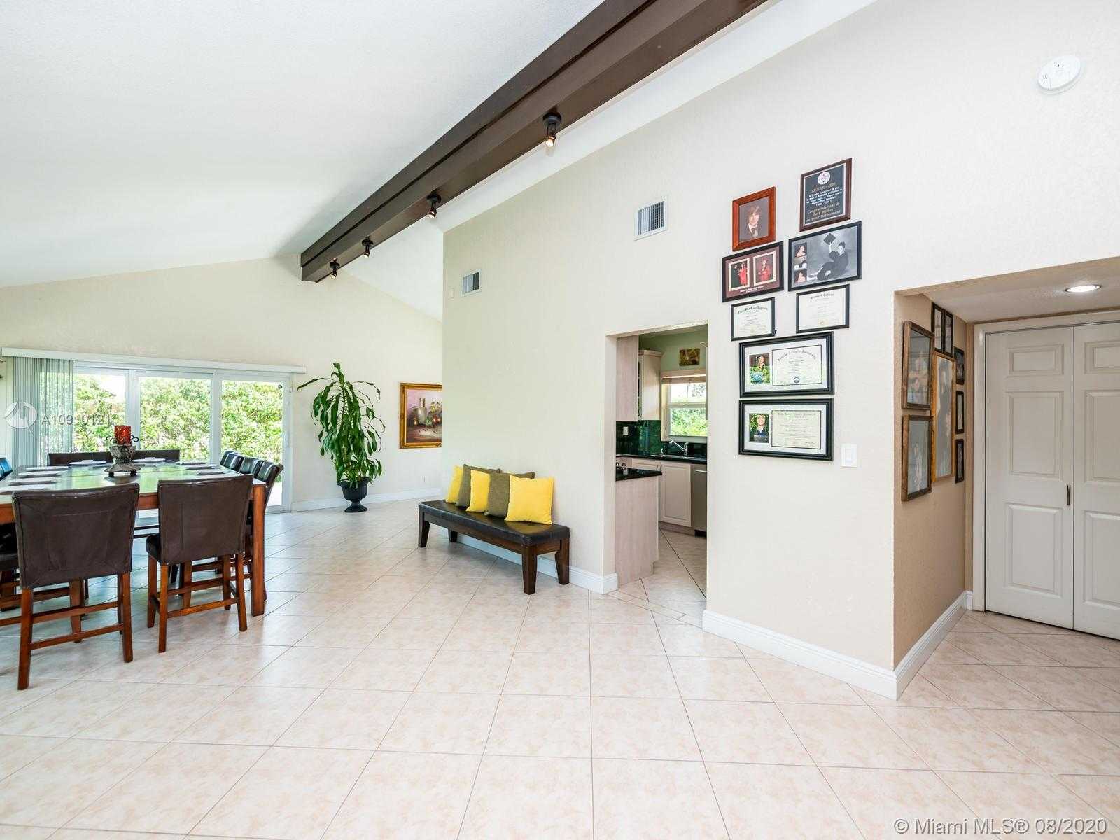 Small Image of 6205 WHITE OAK LN, Tamarac Number 21