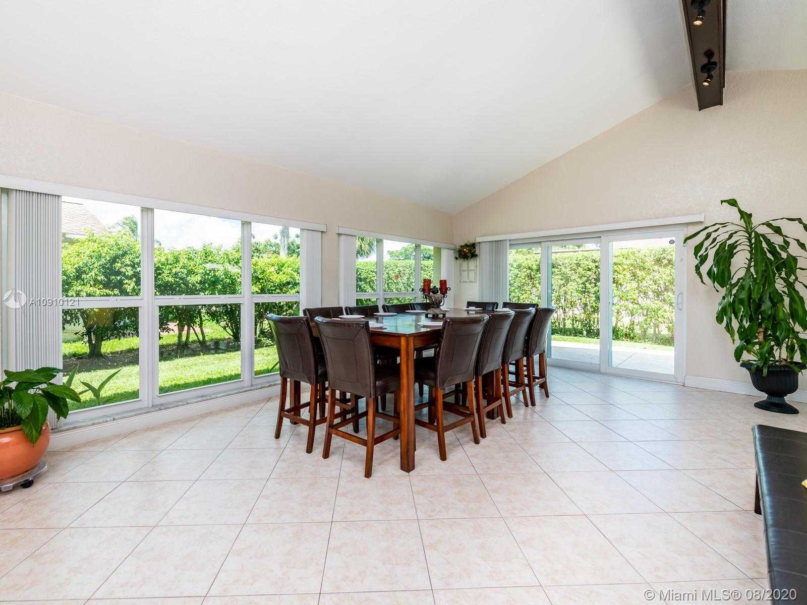 Small Image of 6205 WHITE OAK LN, Tamarac Number 23