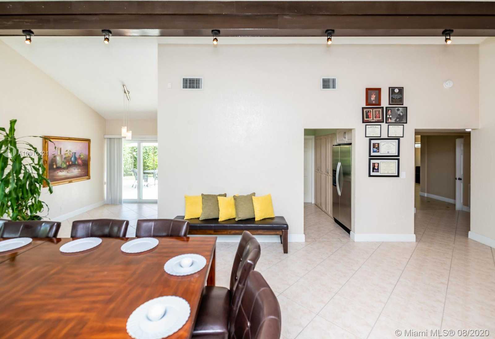 Small Image of 6205 WHITE OAK LN, Tamarac Number 24