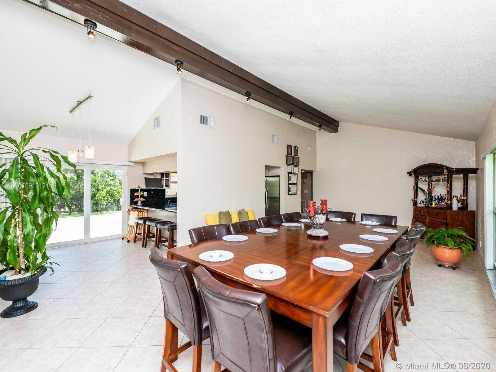 Small Image of 6205 WHITE OAK LN, Tamarac Number 26