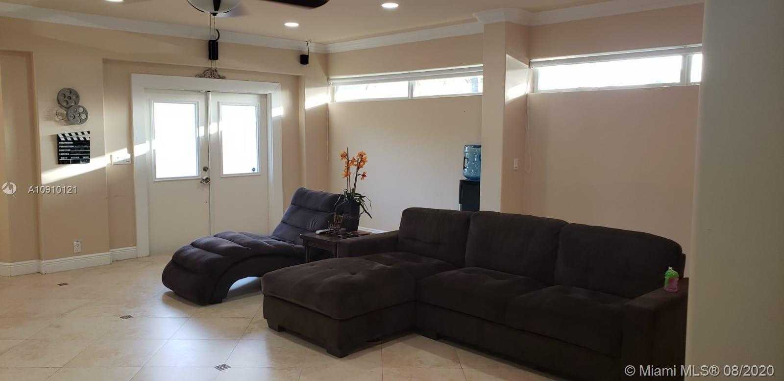 Small Image of 6205 WHITE OAK LN, Tamarac Number 3