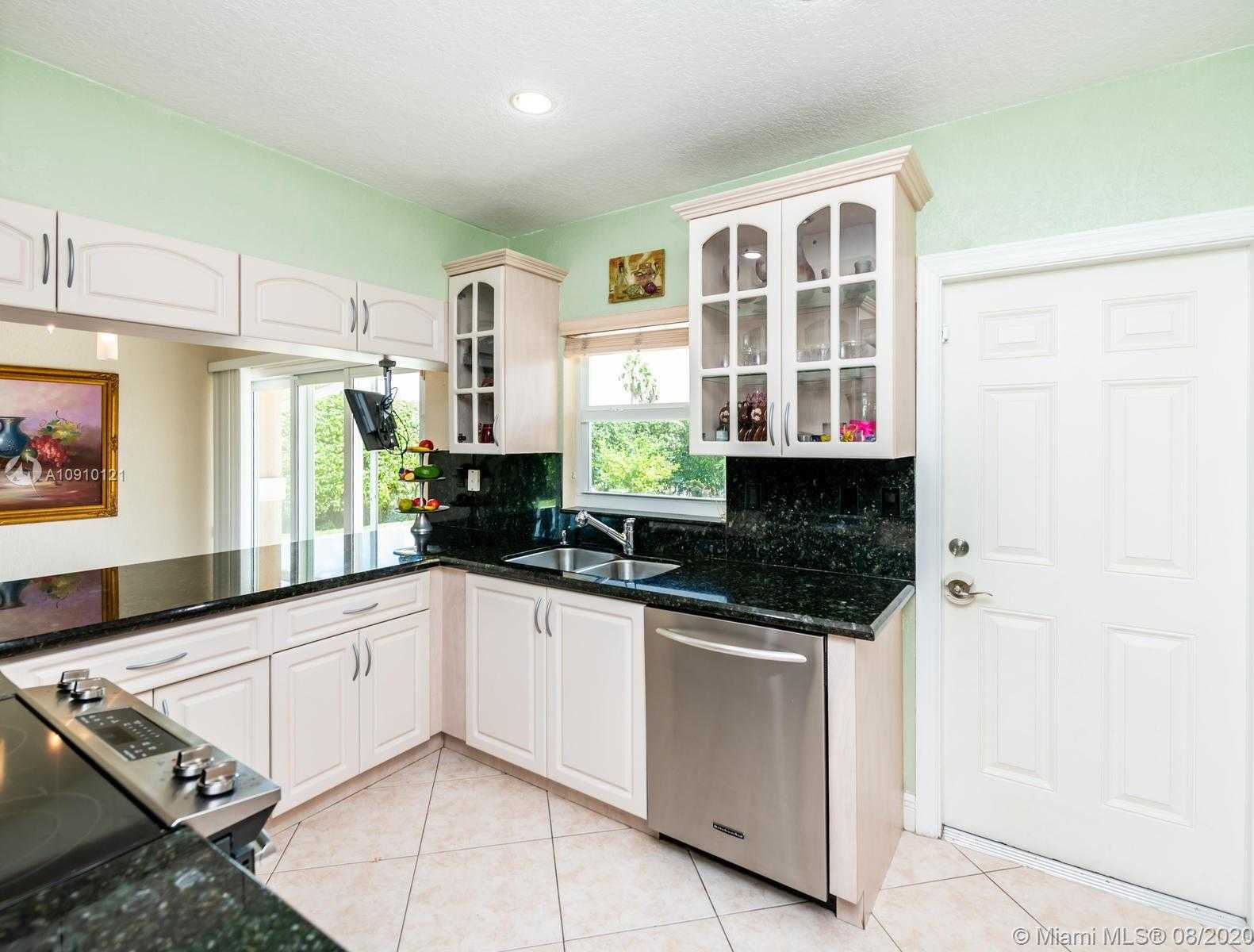 Small Image of 6205 WHITE OAK LN, Tamarac Number 31